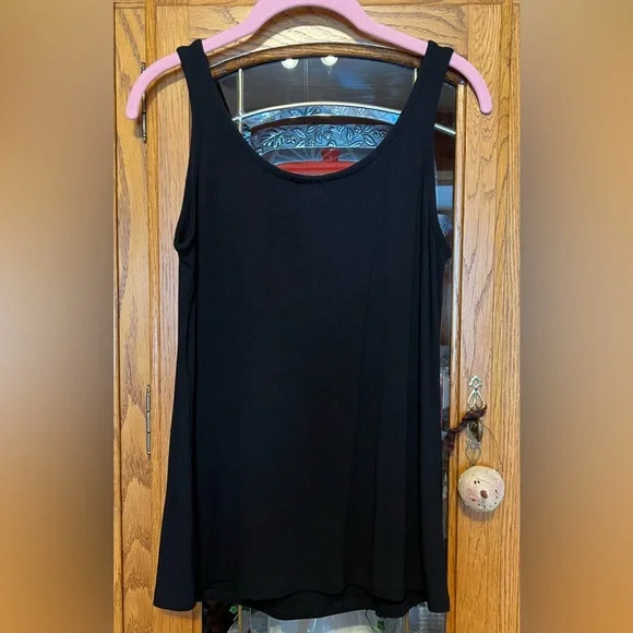 Torrid Everyday Ribbed Scoop Neck Hook and Eye Tank- 1X- Black NWT! 🖤 - Picture 6 of 13
